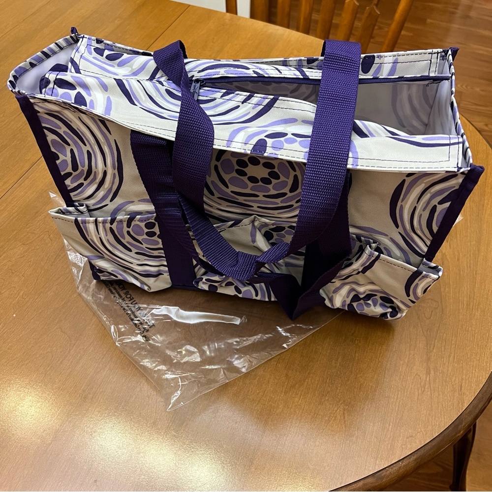 ThirtyOne GeoPop zip top organizing tote. Perfect bag for everything! Never used